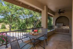 Frontier Oaks: Spacious Templeton Retreat