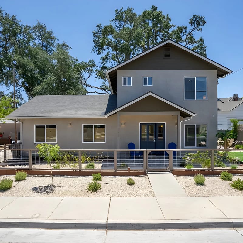 Breezy 3 Bedroom Home Walking Distance to Downtown